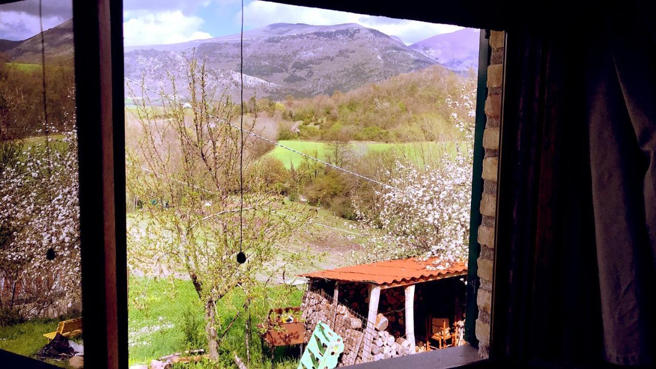 Pian D'Isola Bed & Breakfast Costacciaro ภายนอก รูปภาพ